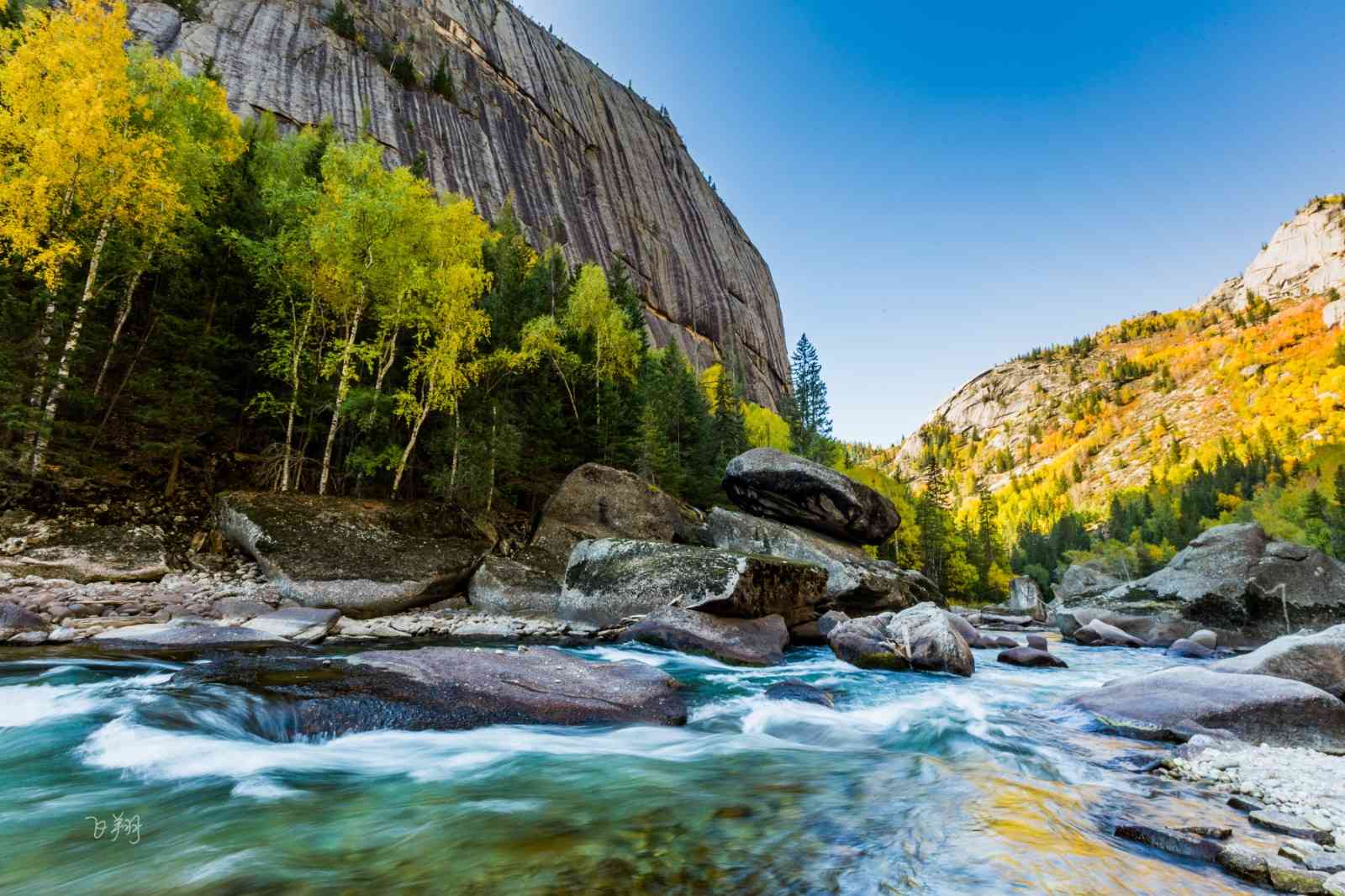 中秋国庆去新疆旅游合适吗？秋季去新疆必看景点有哪些？